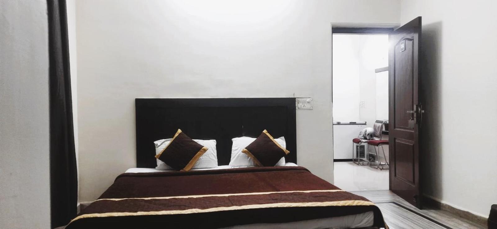 Hotel The Bird Dehradun Buitenkant foto